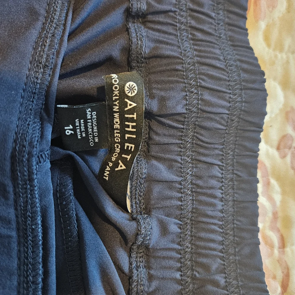 ATHLETA Brooklyn Wide Leg Crop Pant NAVY Size 16 - Picture 3 of 10